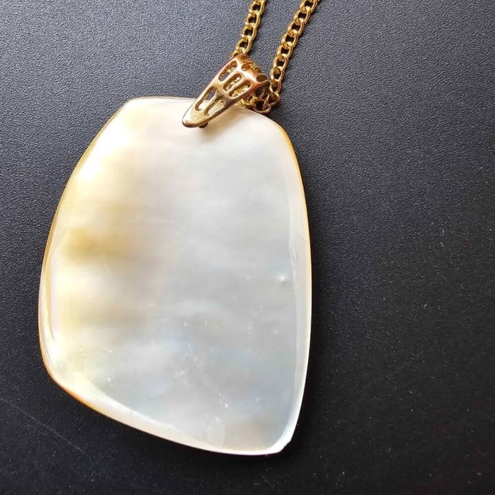 Mother of pearl necklace